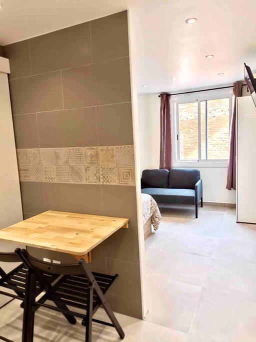 Estudios Hl Frente Al Metro Barcelona-Aeropuerto L'Hospitalet de Llobregat Eksteriør billede