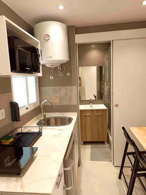 Estudios Hl Frente Al Metro Barcelona-Aeropuerto L'Hospitalet de Llobregat Eksteriør billede