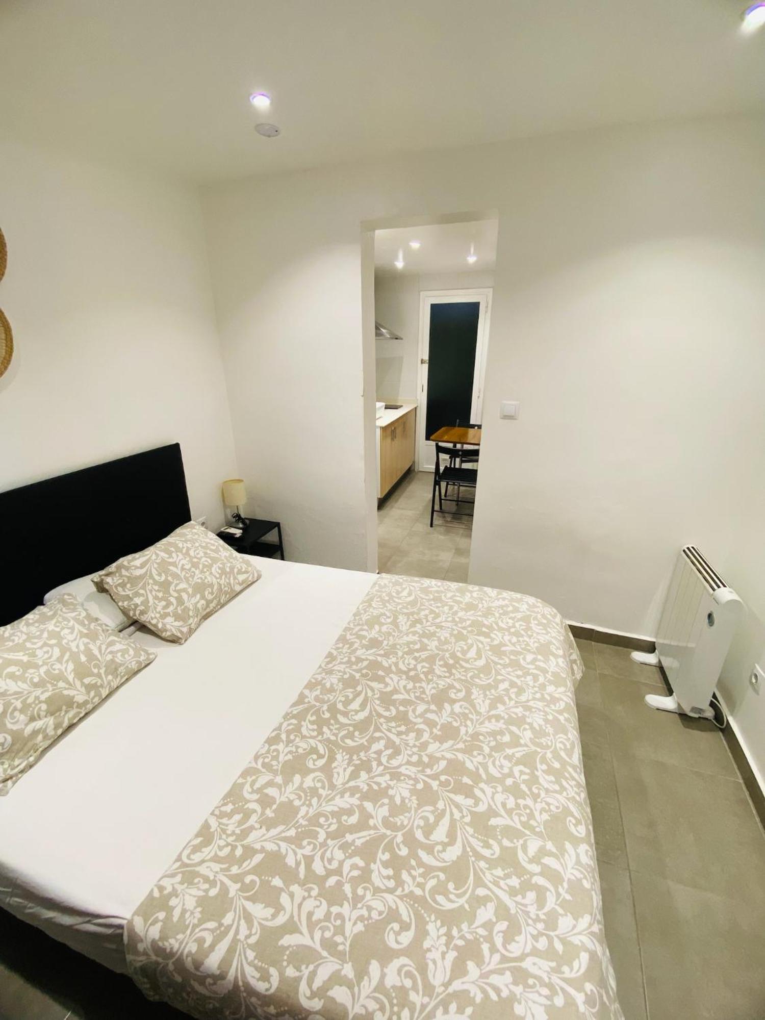 Estudios Hl Frente Al Metro Barcelona-Aeropuerto L'Hospitalet de Llobregat Eksteriør billede
